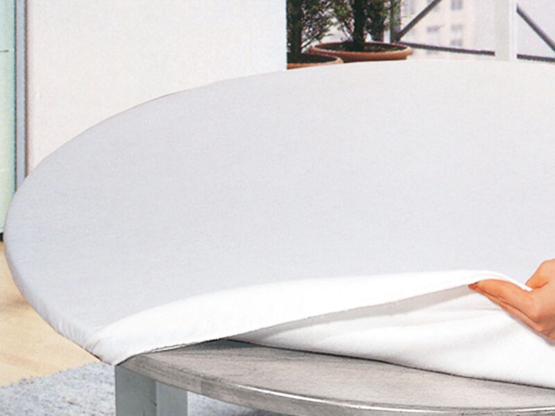 Mollettone con elastico antirumore in cotone felpato per tavolo quadrato che avvolge il piano del tavolo proteggendolo da ogni tipo di usura.