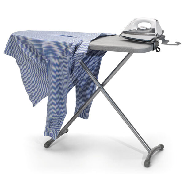 Postazione da stiro (Asse + ferro da stiro + alloggiamento rotante). Affidati a Eurotex: specialisti nelle forniture per hotel e B&B