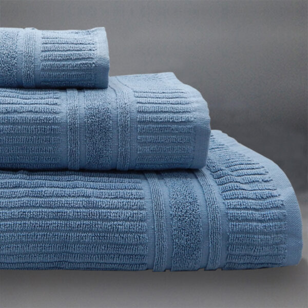 Asciugamani colorati Avio rigati per B&B e case vacanze in morbida spugna ritorta. Asciugamani unici, moderni e dai colori brillanti.