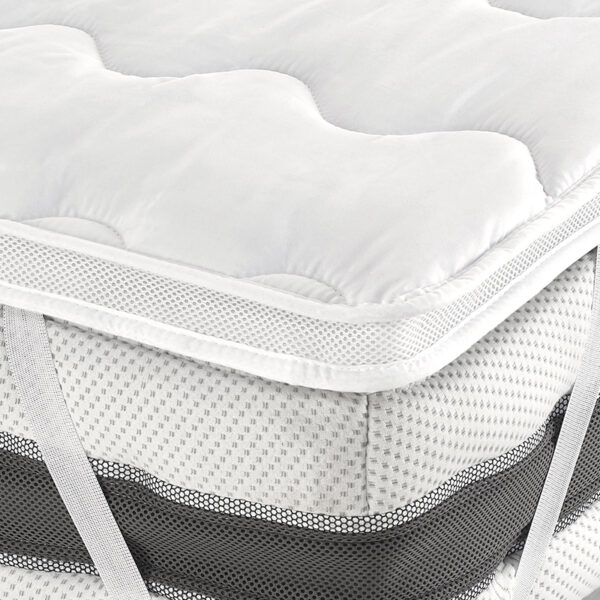 Topper per hotel trapuntato Giotto con spessore di 6 cm, ideale negli hotel. Offrirà un’esperienza di riposo davvero confortevole!