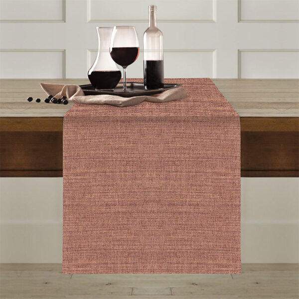 Runner antimacchia Flammè granata steso sul tavolo