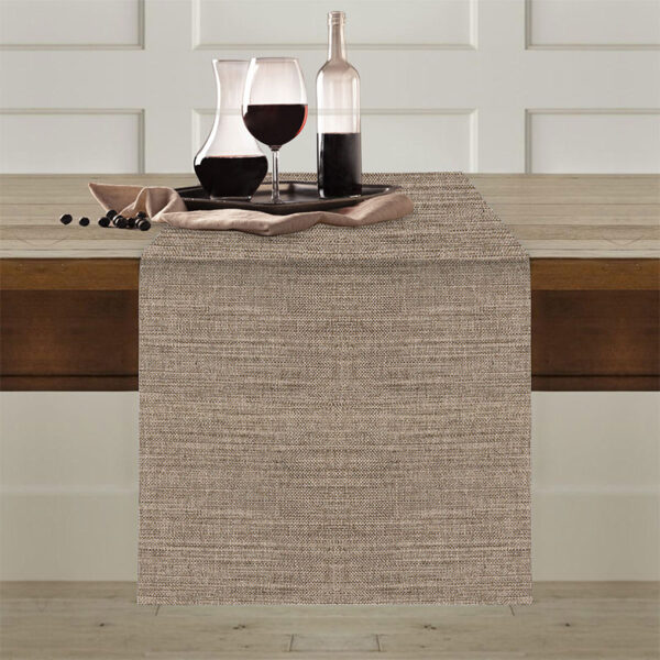 Runner antimacchia Flammè Tortora steso sul tavolo