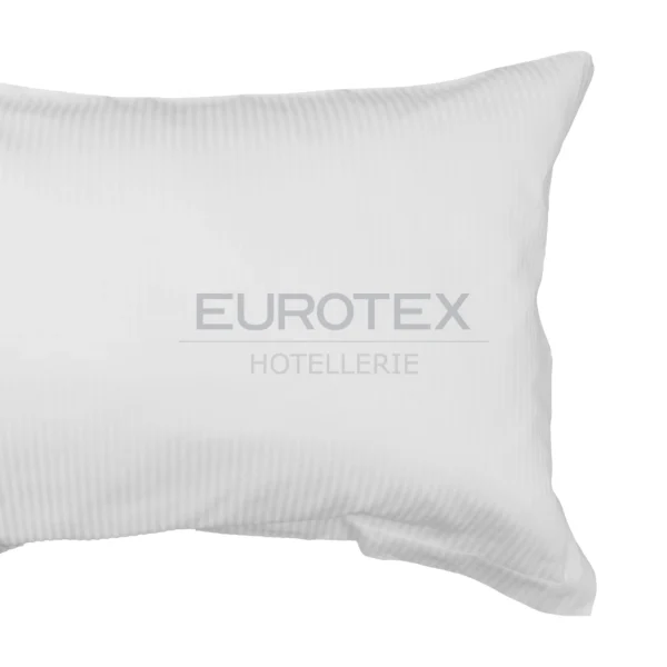 Cuscino con federa bianca da hotel Cortina