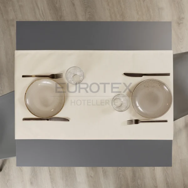 Tavola apparecchiata con Runner idrorepellente no stiro Elite in tessuto jacquard corda