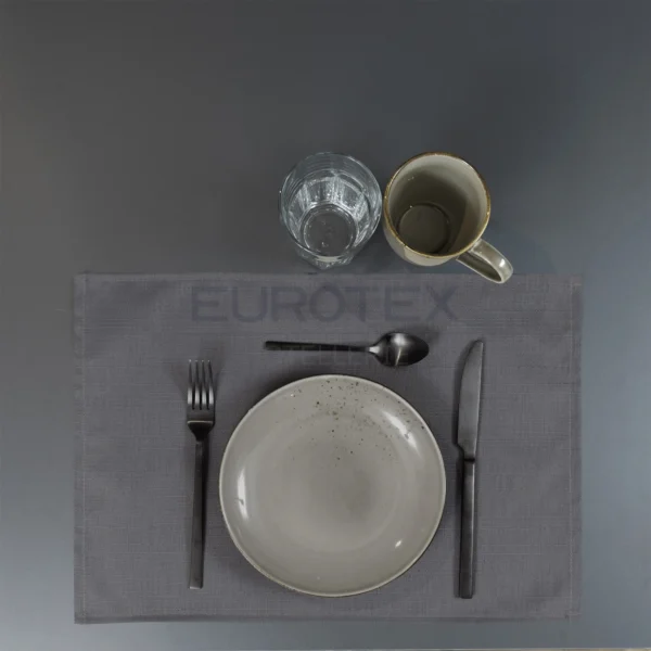 Tavola apparecchiata con tovaglietta idrorepellente no stiro Elite in tessuto jacquard grigio scuro