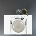 Tavola apparecchiata con tovaglietta idrorepellente no stiro Elite in tessuto jacquard panna