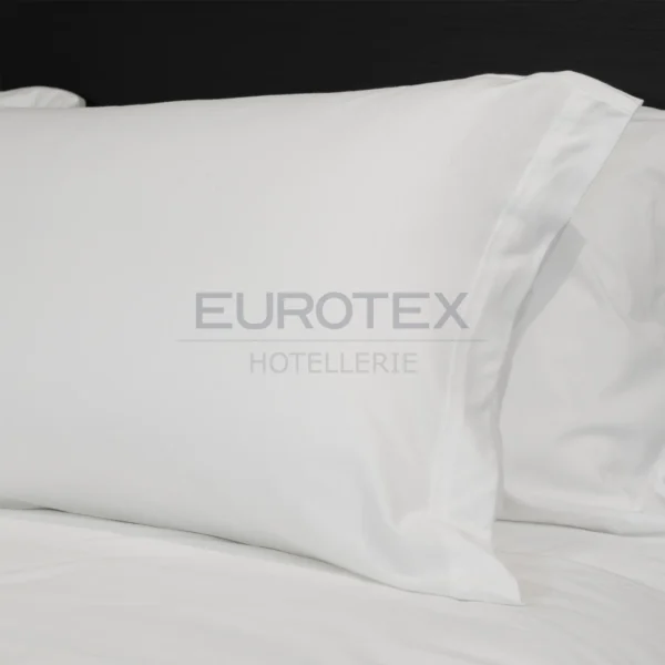 Cuscini hotel con federa e lenzuola bianche no stiro Sondrio