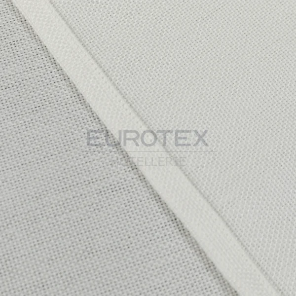 Dettaglio cucitura tovaglia idrorepellente no stiro Amelia bianca