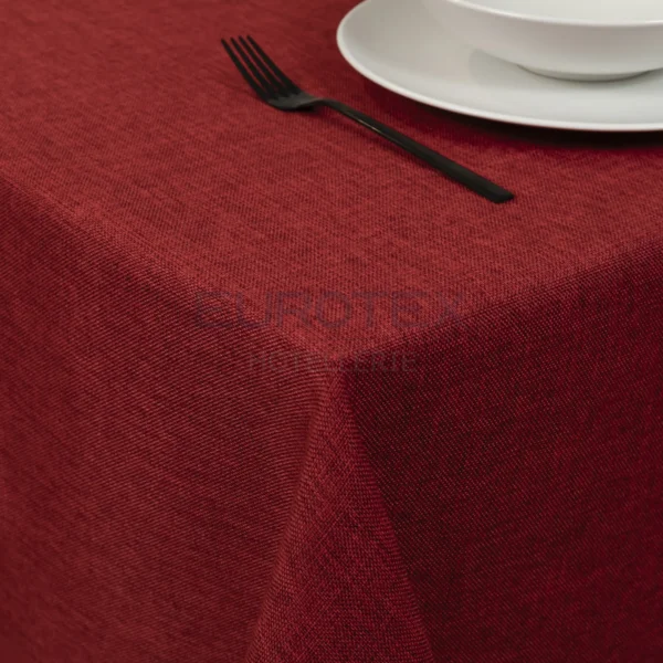 Tovaglia idrorepellente no stiro Amelia in tessuto poliestere effetto iuta bordeaux