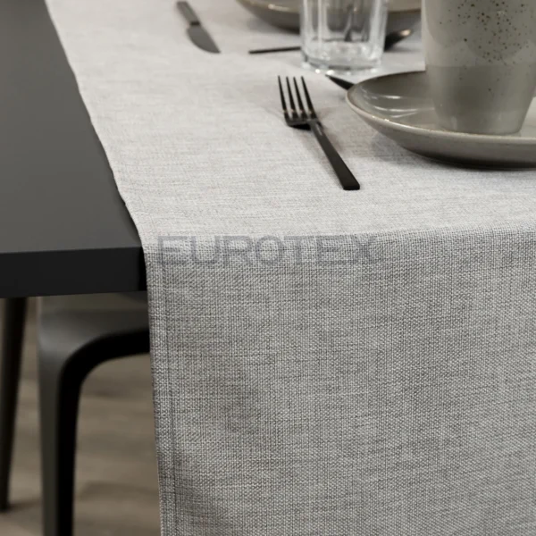 Runner idrorepellente no stiro Amelia in tessuto poliestere effetto iuta grigia